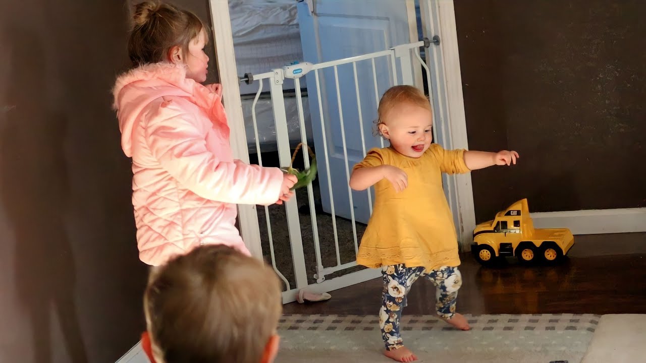 Baby Aubrey is Walking!!! Her Daddy & Siblings Finally Got to Witness This Beautiful Moment!