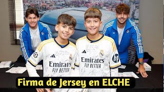 Los Jugadores Del Madrid, Fran Y Asencio, Firman Camisetas De Aficionados Y Se Hacen Fotos En Elche