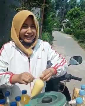 cewe cantik jilbab jual jamu