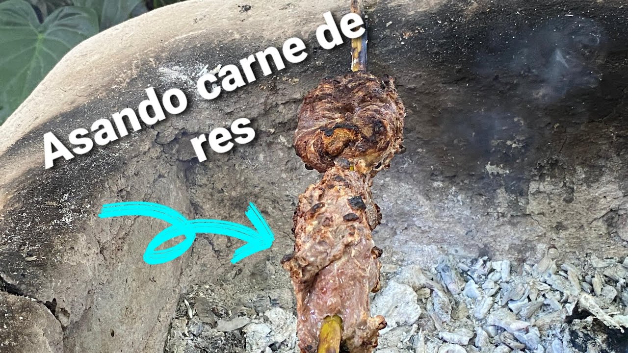 Asando carne de res en brazas de roble😋