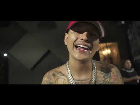 Una fumadera - Richard Ahumada ft @SantaFeKlanOfficial  ( VIDEO OFICIAL )