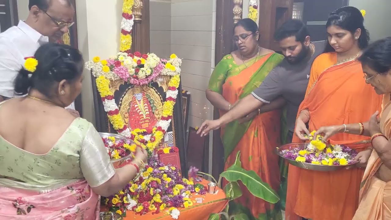 "సాయిసేవలో భాగంగా పుల్లయ్య గారి ఇంట్లో శ్రీసాయిదర్బార్ భక్తబృందం వారిచే జరిగిన బాబా భజన"