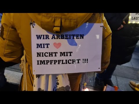 Impfpflicht: Personal aus dem Gesundheitssektor demonstriert vor Bundesgesundheitsministerium