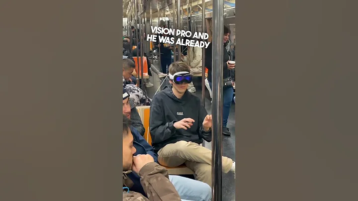 The Apple Vision Pro is already being used in public 😂 @NikiasMolina - 天天要聞