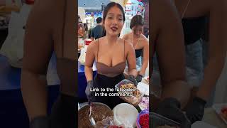 Hardworking & Famous Lady Chefs Cooks Som Tam in Siracha