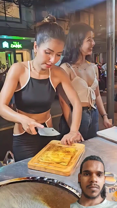 The Most Popular Roti Lady in Bangkok #shorts Sala Daeng BTS Station