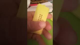 Enjaulando Reinas De Abeja En Jaulita De Transporte.