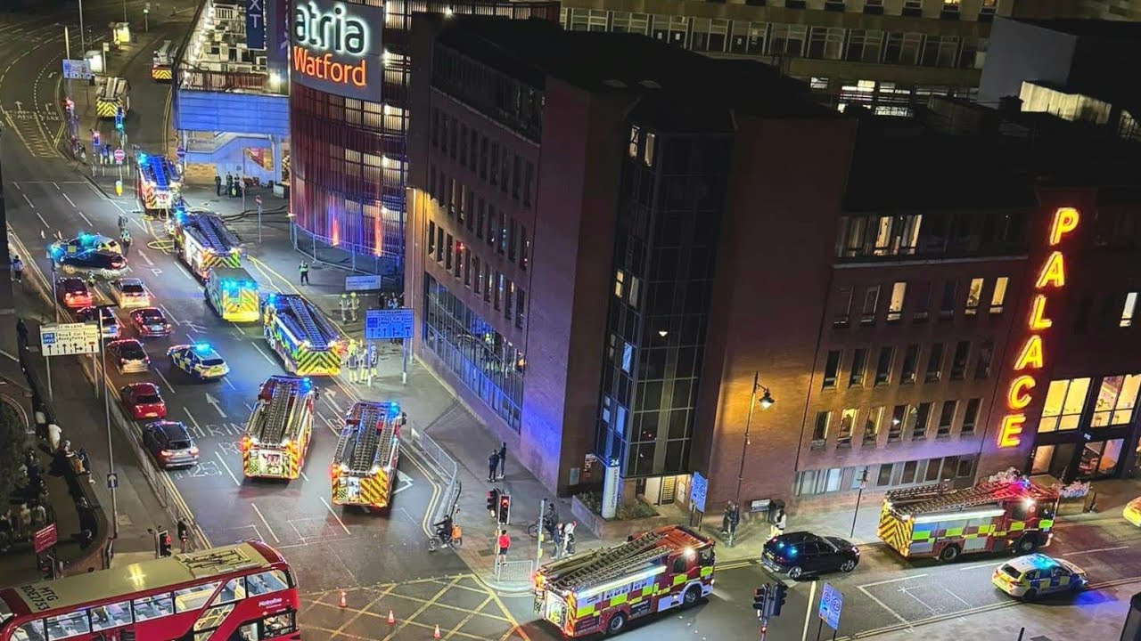 🚨Emergency🔥 Fire Engines 🚒 Response at YMCA High Rise Watford Town ...