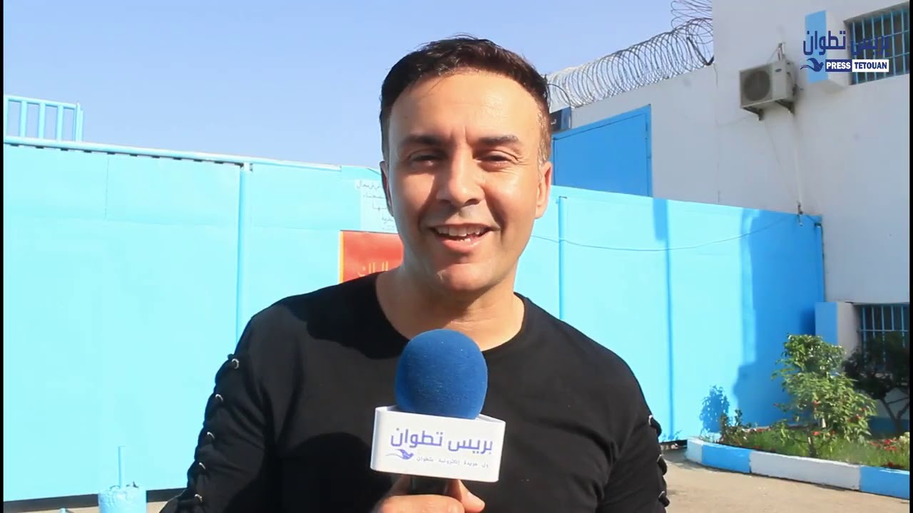 الفنان حاتم إيدار في حفل فني مع نزلاء ونزيلات السجن المحلي تطوان