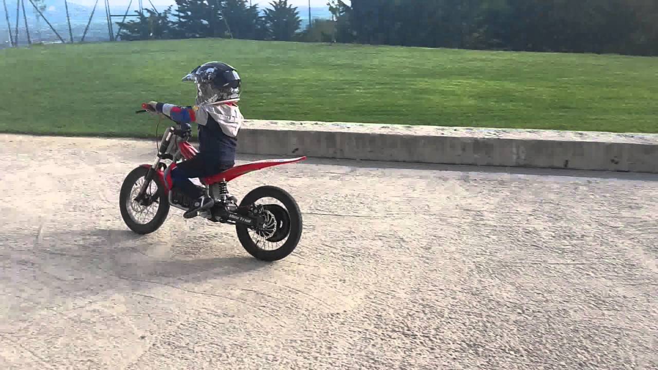 Motocross-minitrial elettrico bambino 3 anni e me - YouTube