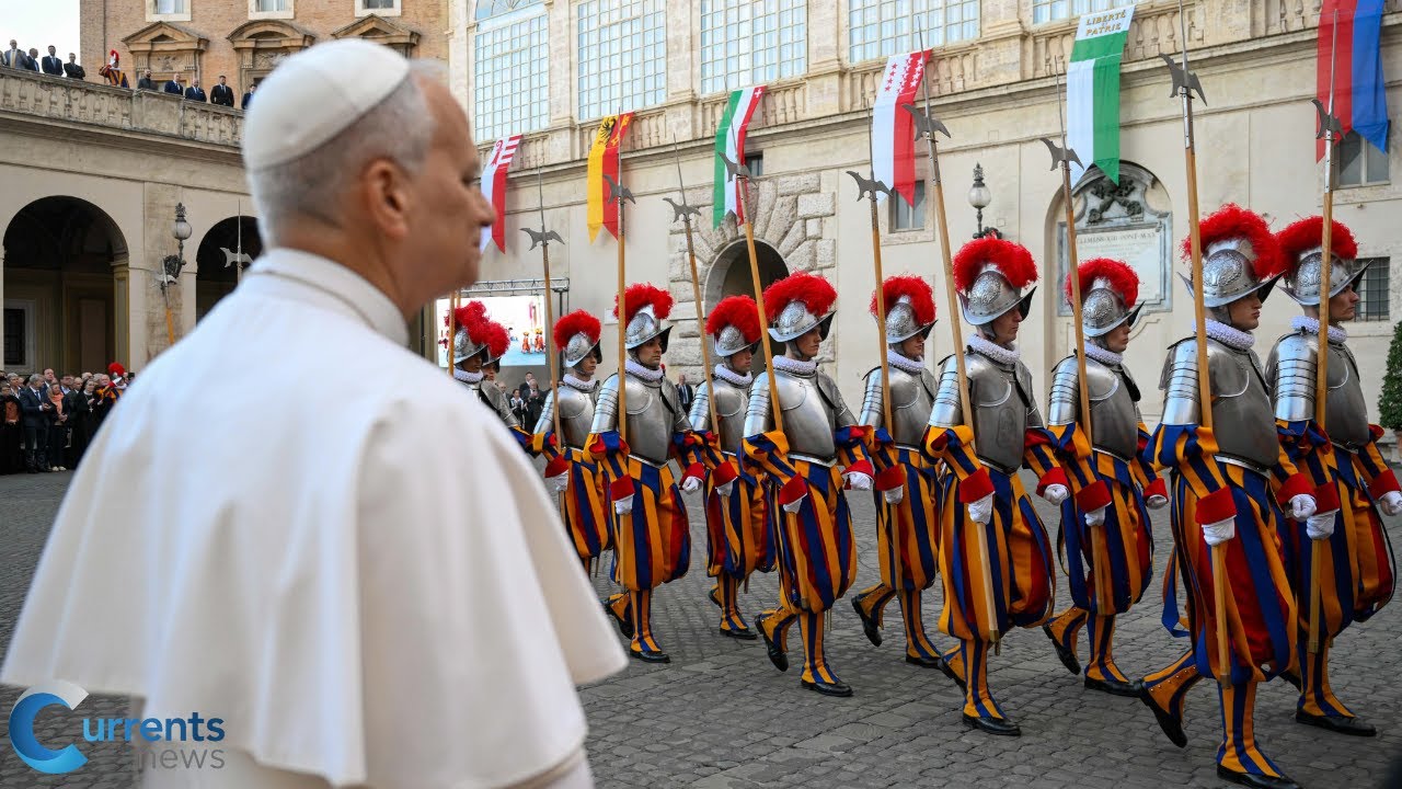 Папа Лев XIV стал первым понтификом, председательствовавшим на церемонии принятия присяги швейцар...