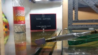 Toyo TC - 90 em ação cortando vidro
