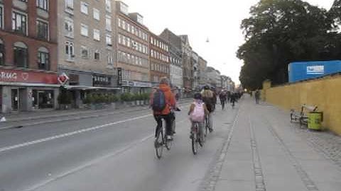 "Green Wave" Biking in Copenhagen