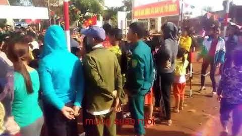 Làng tùng Xã ia o tại nhà rồng