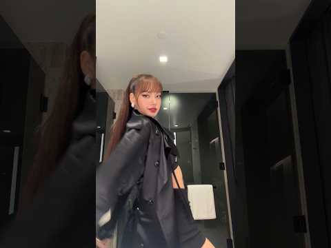 get out of the way #LISA #SaWaDiKa #LISA_SaWaDiKa thumbnail