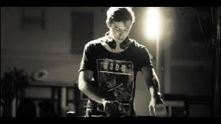 Taio Cruz - Dynamite (RetroVision Remix/ID) [1001Tracklists Celebration @ ADE  2022]