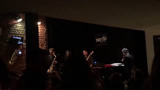 Duygu Soylu (v) Gökhan Sürer (k) Buğra Kılıçak (b) Fırtına Kıral (d) @nardisjazzclub Istanbul Resimi