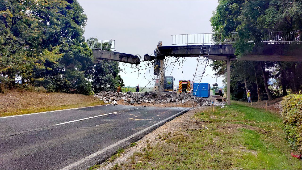Z rušitvenimi deli se je pričela izgradnja novega nadhoda Mavrica