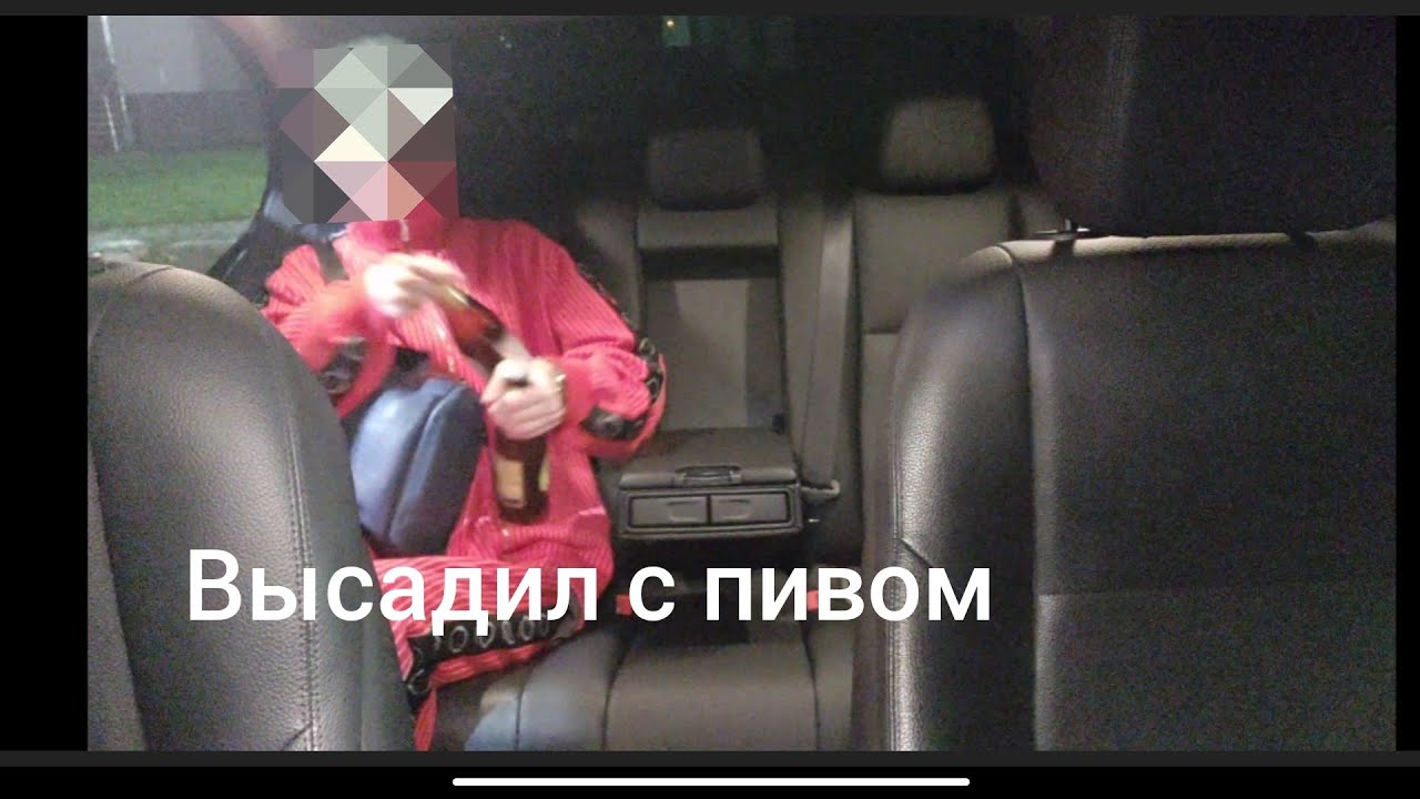 Таксист высадил из машины Таксист высадил из машины