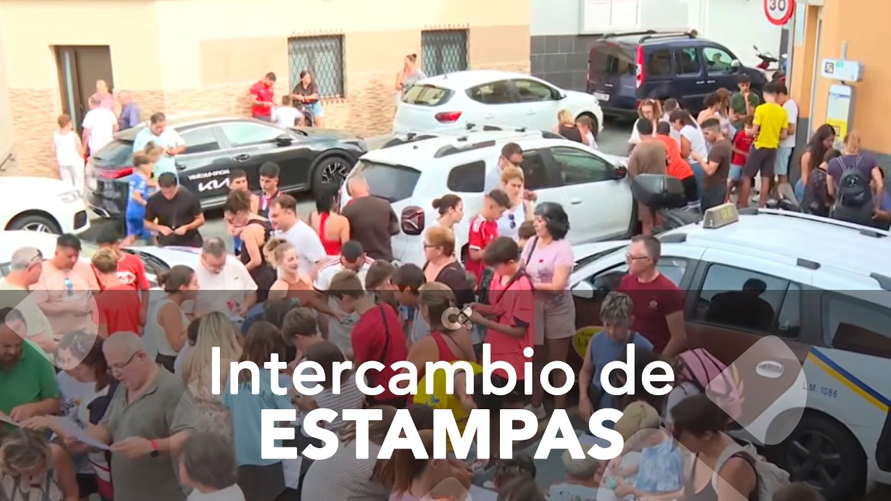 Un bazar de Las Palmas de Gran Canaria triunfa intercambiando estampas del Mundial