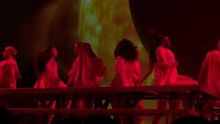 Raindrops/God Is A Woman — Ariana Grande 3/20/19 live