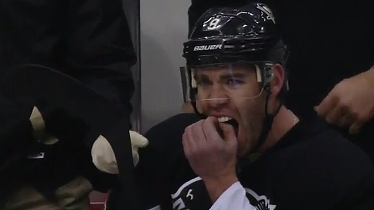 Pascal Dupuis pulls out two teeth - YouTube