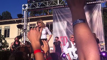 Taylor Swift and Ellen - You Belong with Me 10.18.2012