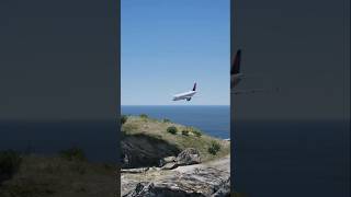 plane emergency landing on water