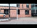 Jak může jeden člověk zvednout celé auto?