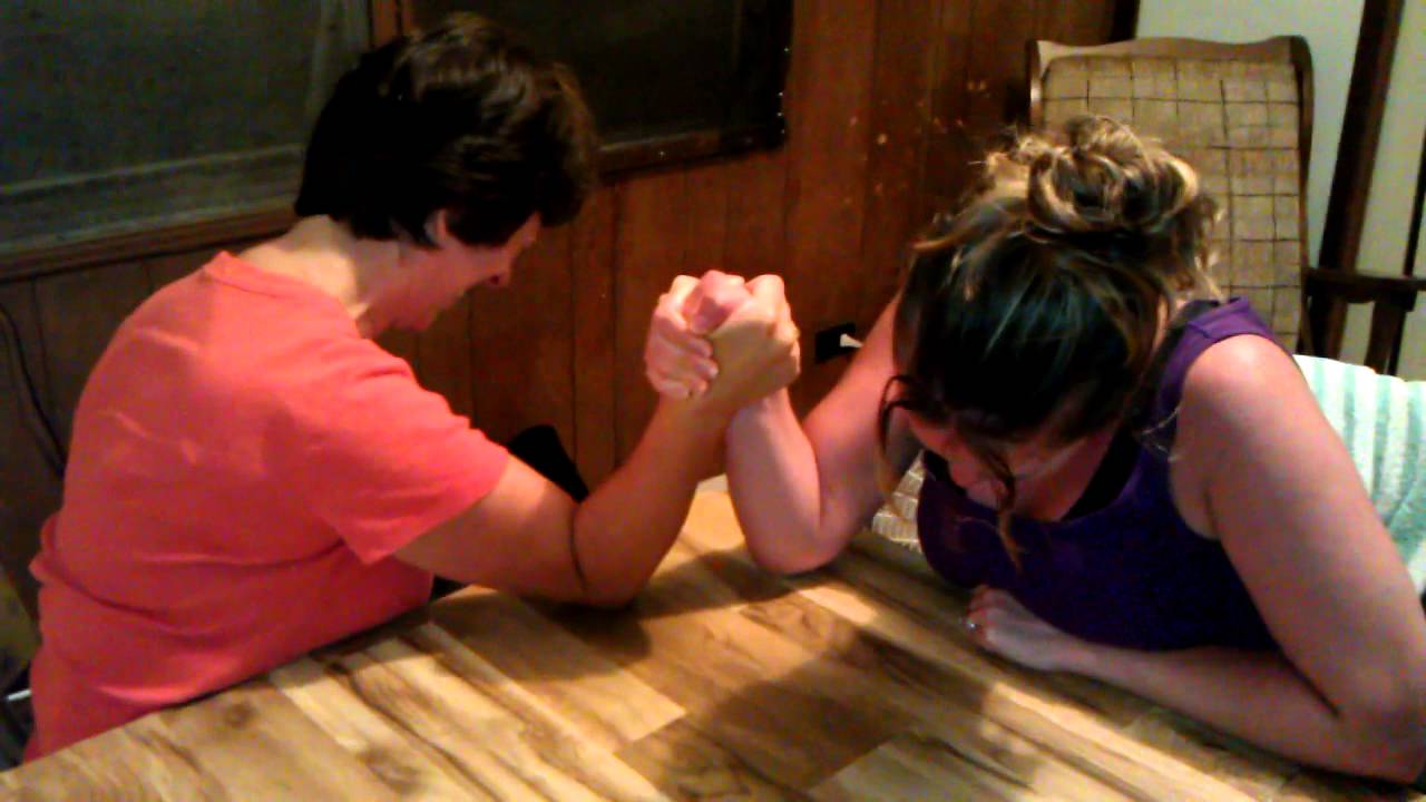 Mom, daughter, armwrestling.