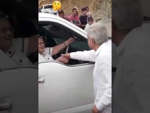 AMLO saluda a la mamá del Chapo Guzman en su gira por Badiraguato