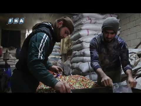 محمصة عزيز نازح ينقل معه مشروعه الصغير إلى بلدة كللي شمال إدلب