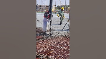 The process of pouring concrete into the floor slab  Good tools to improve work efficiency