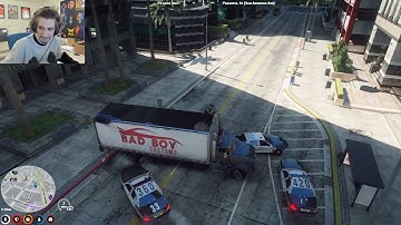 xQc (Jean Paul) tries to escape Cops with a Semi Truck | GTA RP NoPixel 3.0
