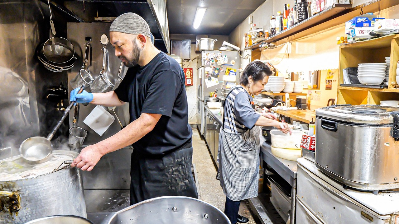 【兵庫】母と息子で”名物カツ中華丼”を守り続ける。祖母の味を受け継ぐ町中華の一日。