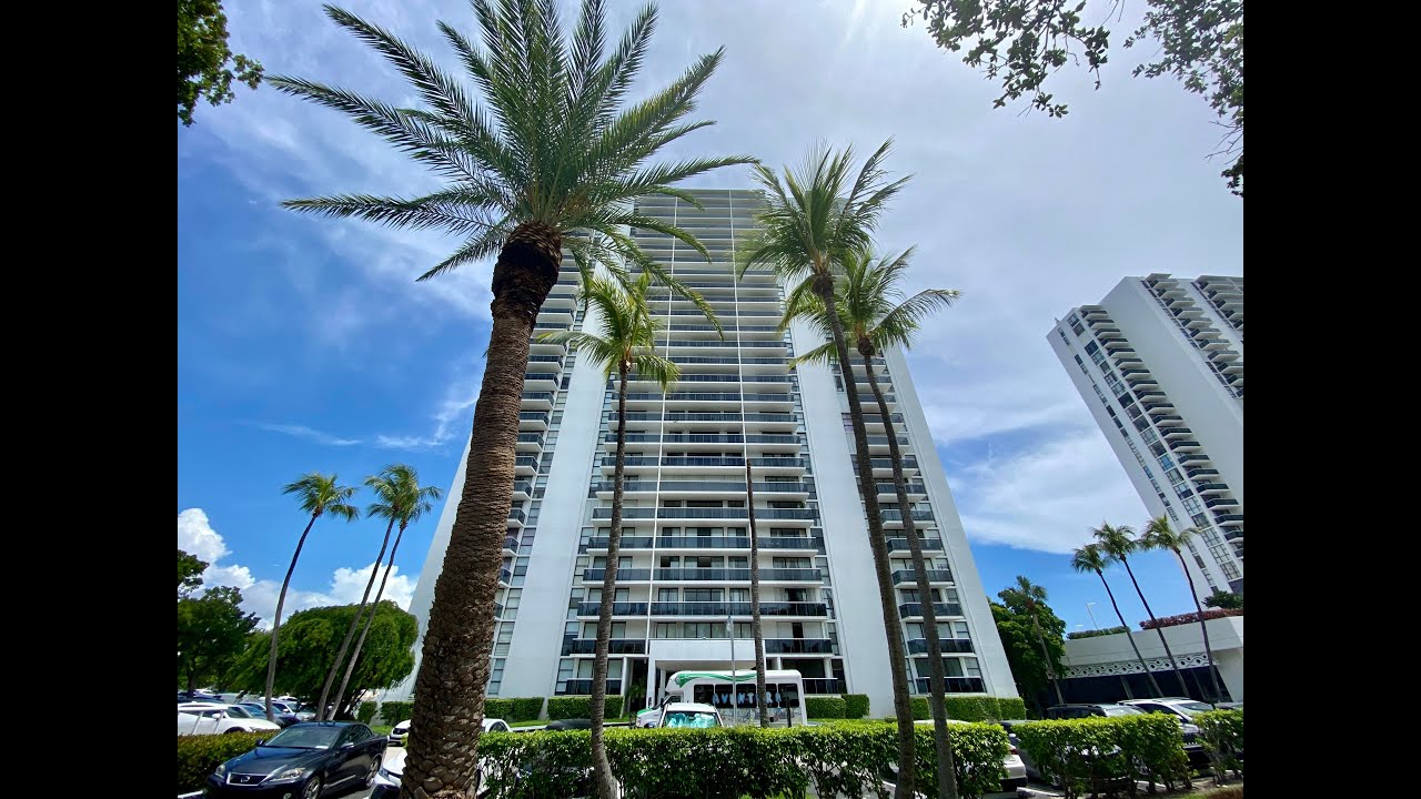 For Sale! Amazing location in the heart of Aventura. 3625 N Country