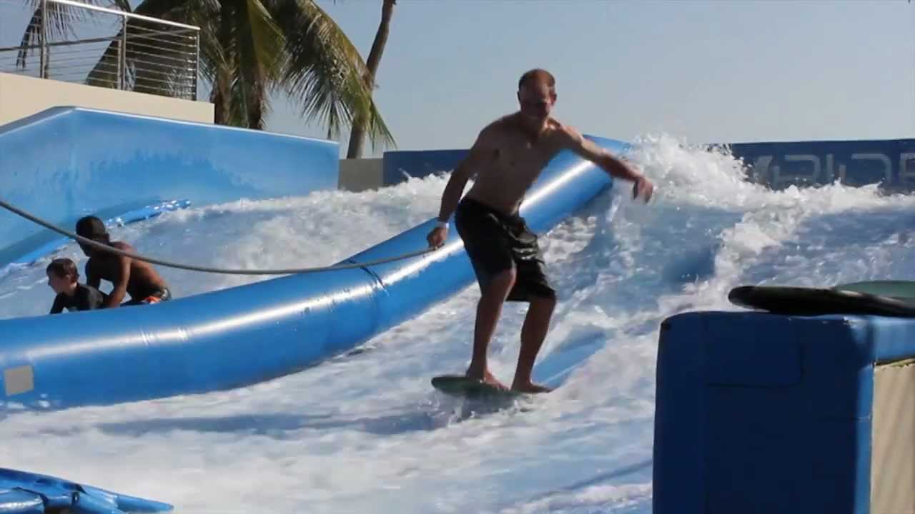 Wave House Sentosa Logo