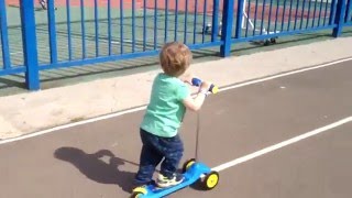 VLOG ANGRY BIRDS . Малыш на самокате. Скутер ANGRY BIRDS VLOG ANGRY BIRDS . Малыш на самокате. Скутер ANGRY BIRDS