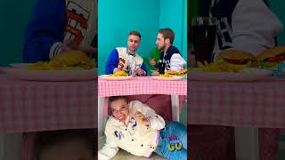 Büyükannemin En Tuhaf Yerde Atıştırmasını Yakalamak