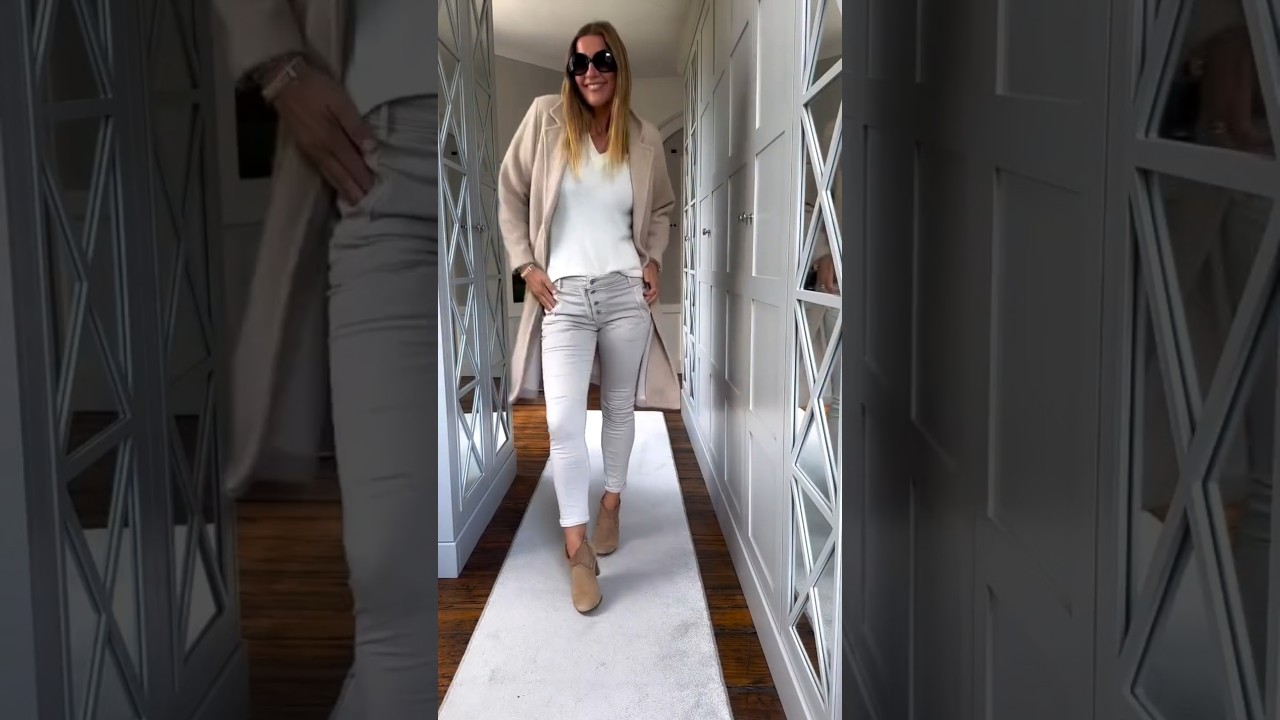 The Monochrome Prevails: The Total Look in Cream, Blue, Grey, Black and Burgundy as a Trend 