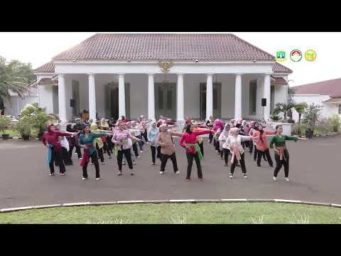 Sosialisasi Senam Line Dance Perempuan Berkebaya