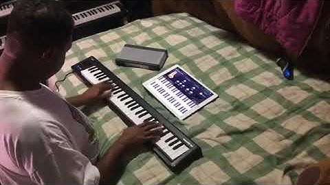 Kris Nicholson‘s unplugged with the Ravenscroft 275 app and Korg microKEY AIR 61 Rudolph