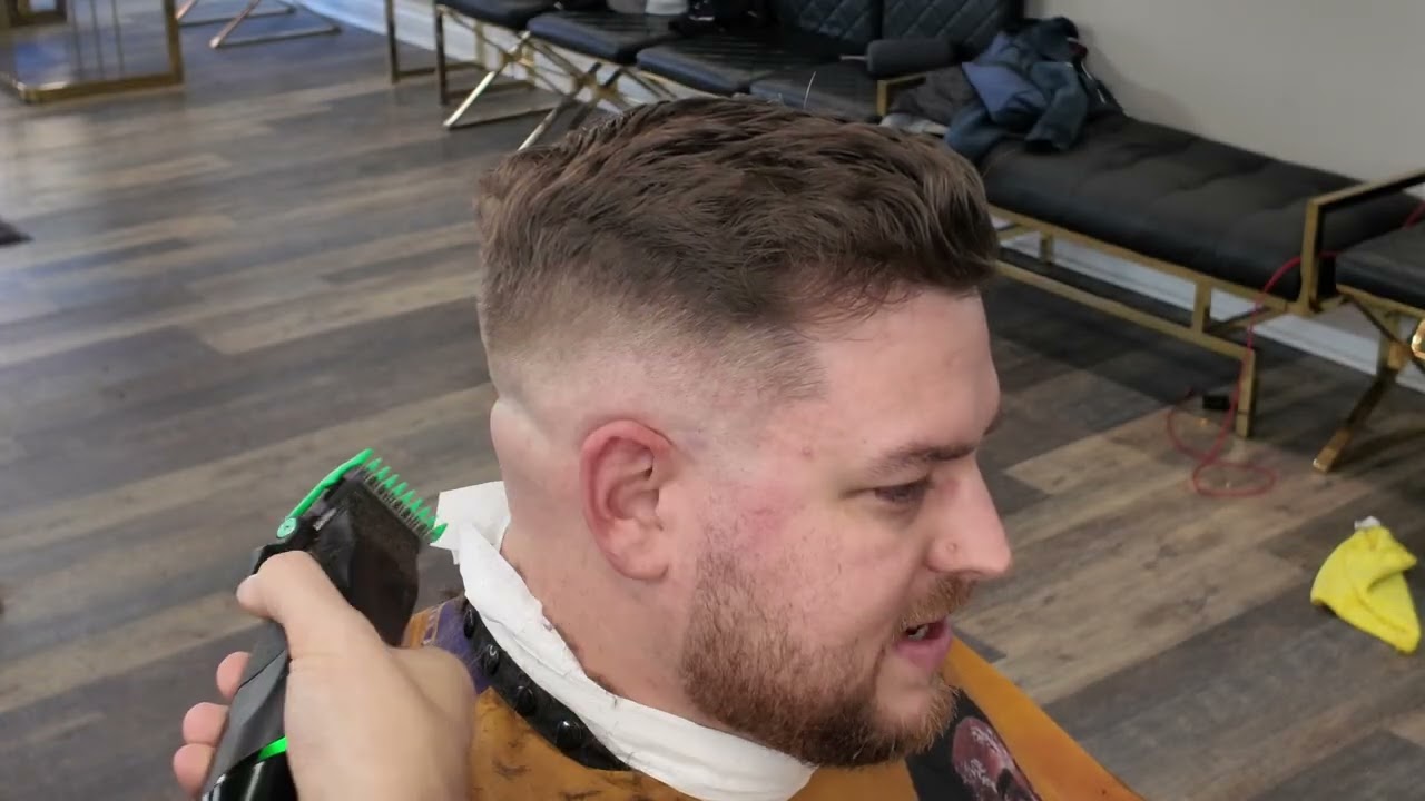 Как сделать стрижку «скин фейд» с зачесом набок