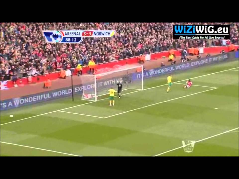 Kyle Naughton's blatant foul on Van Persie.