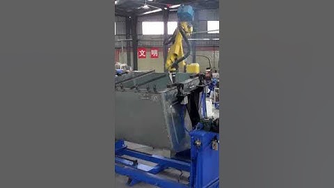 Bucket welding robot with laser seam tracking