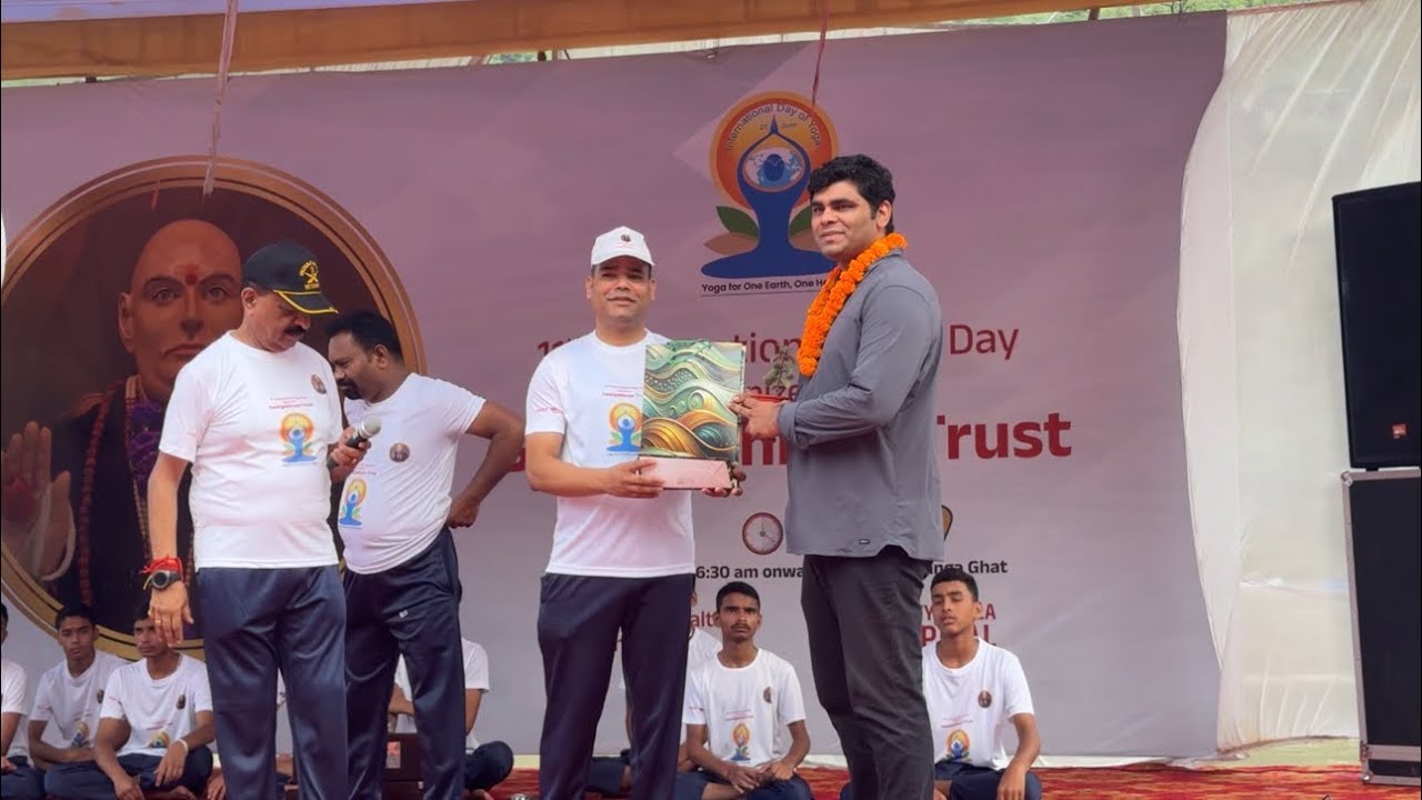 🙏 स्वर्ग आश्रम ऋषिकेश ने सभी इंफ्लुएंसर्स को बुलाया — मुझे भी किया सम्मानित