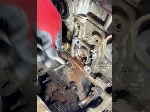 با یک حرکت ساده این قطعه رو بدون هیچ ابزار عجیب در بیار