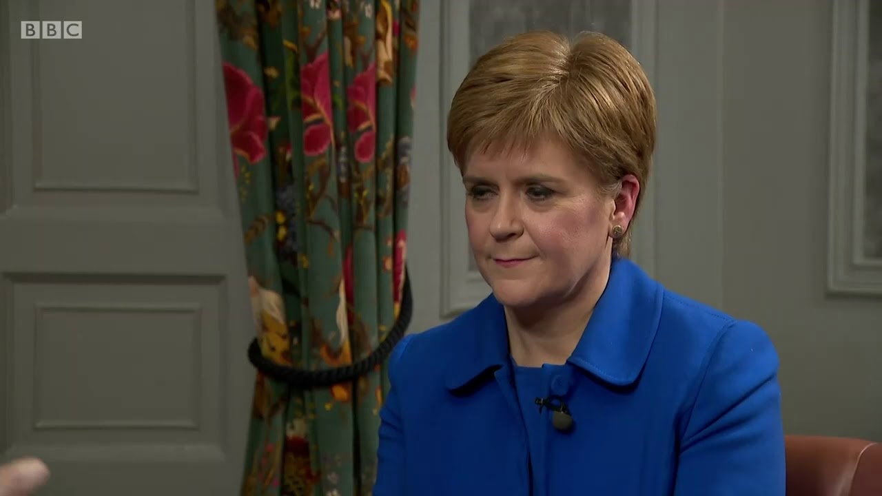 Полная автокатастрофа — Никола Стёрджен защищает свою репутацию в Национальной службе здравоохран...