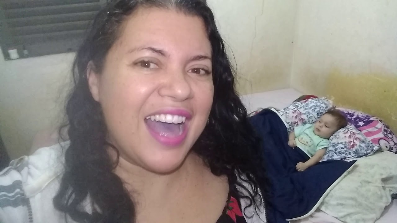 BEBÊ MATEUS ASSISTINDO PATATI PATATÁ ENQUANTO MAMAE ISA FAZ COMIDA PRO PAPAI