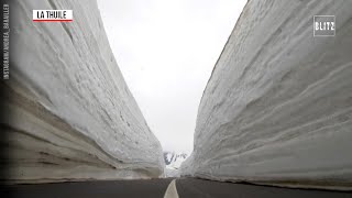 Valle d'Aosta, la strada è scavata tra muri di neve record